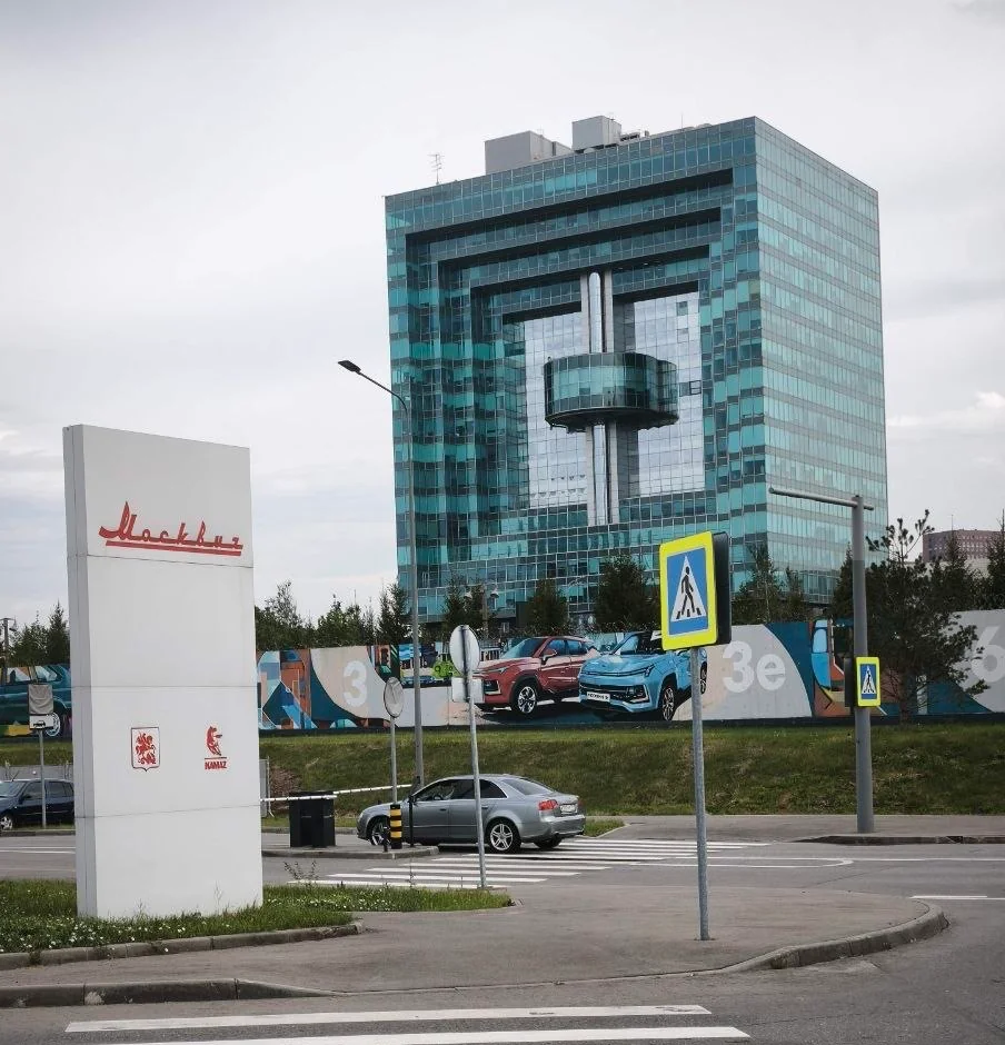 Здание напротив завода "Москвич"