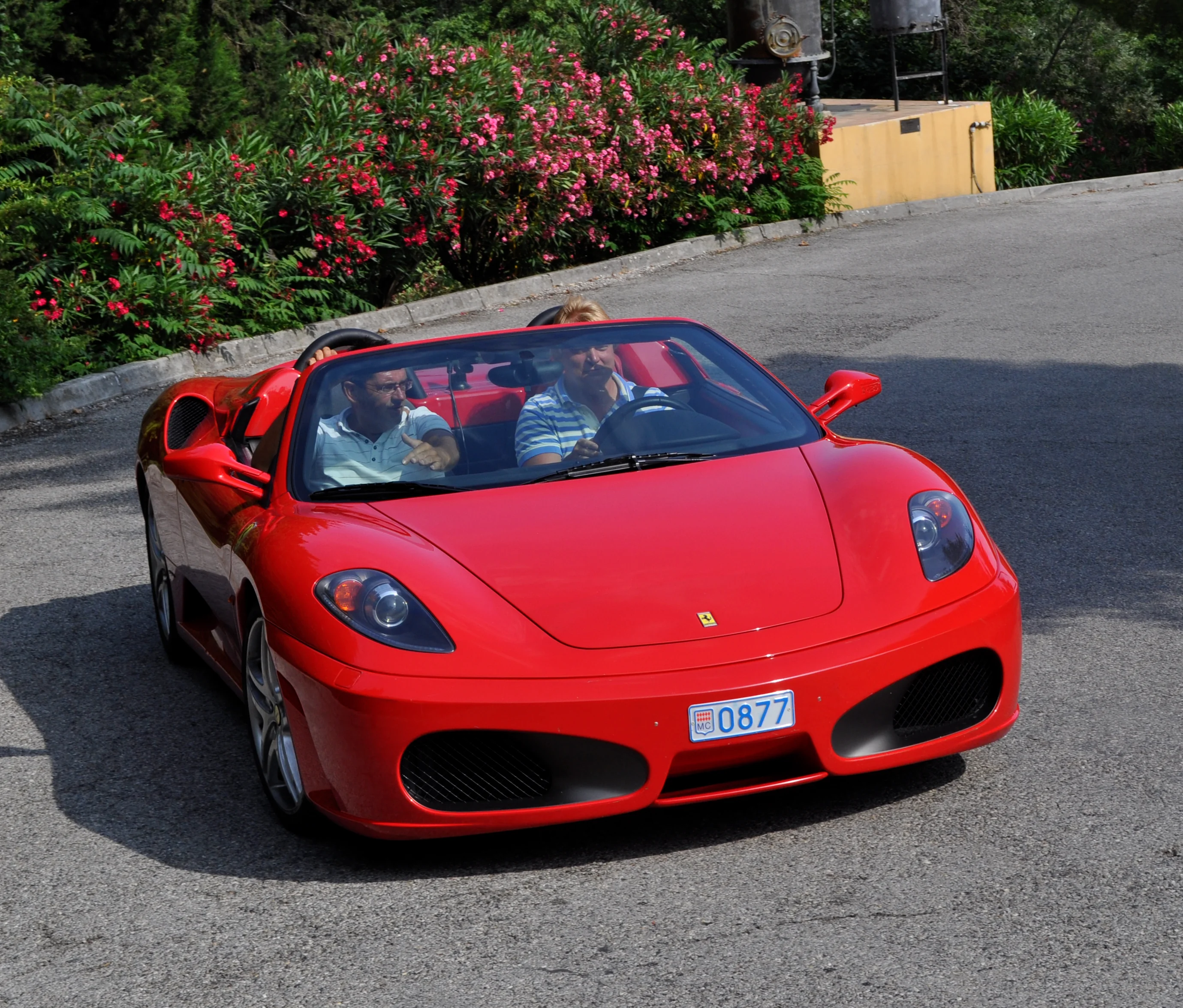 Олег Шорин за рулём автомобиля Ferrari F430 F1 Spider
